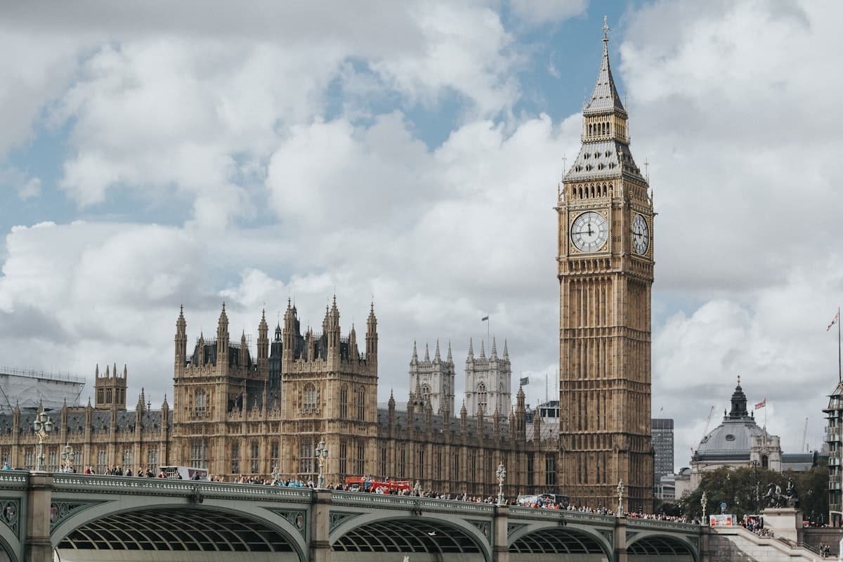イギリスワーホリの条件と費用|YMS申請から現地の仕事まで